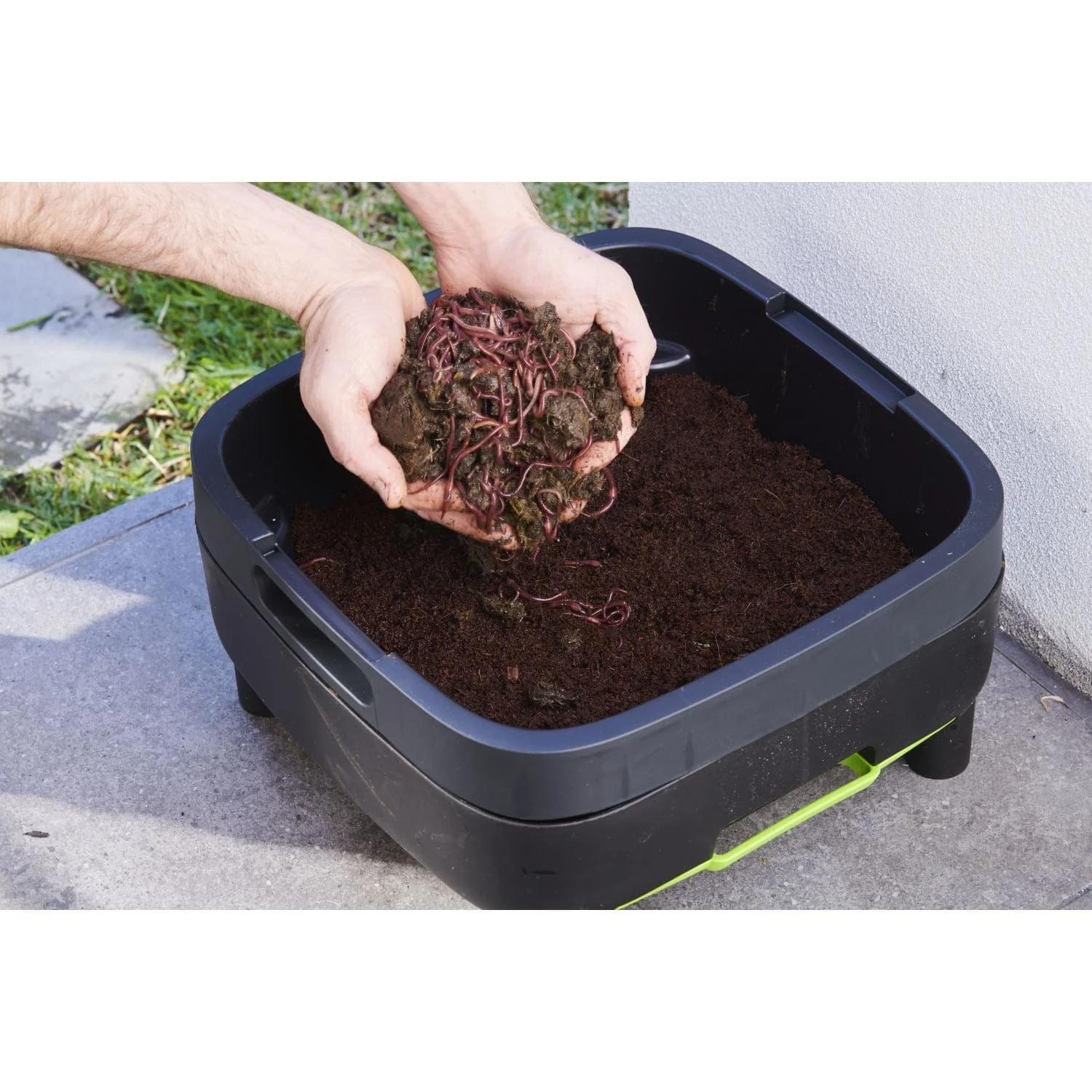 Riverstone | Maze Large Three Worm Farm Starter Kit With Shelving - Image 8