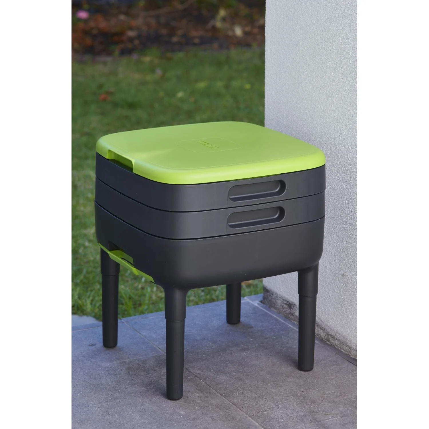 Riverstone | Maze Worm Farm Starter Kit with Plastic Legs - Image 2